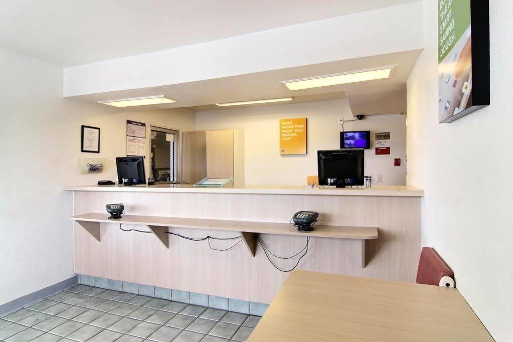 Travelodge By Wyndham Raton Εξωτερικό φωτογραφία