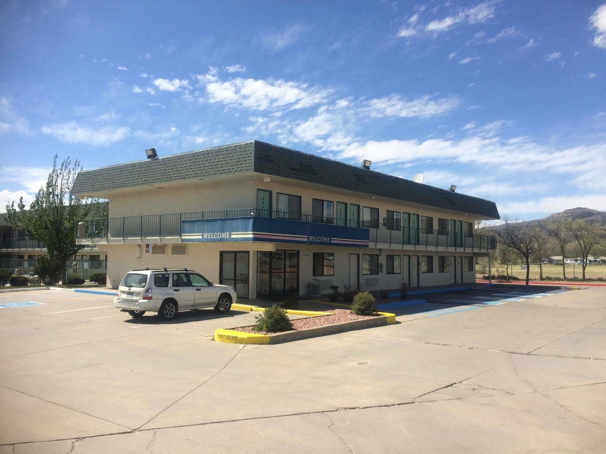 Travelodge By Wyndham Raton Εξωτερικό φωτογραφία
