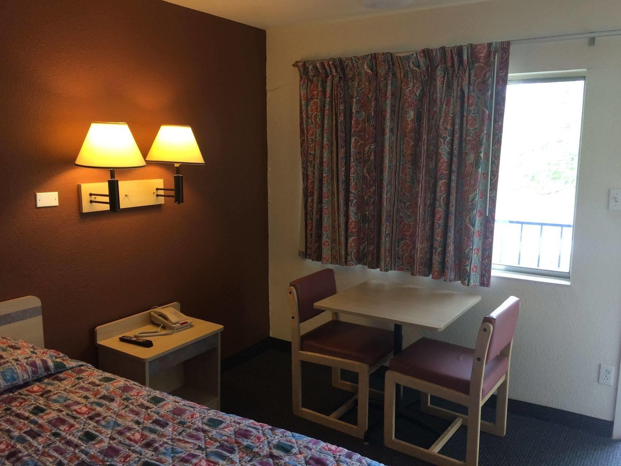 Travelodge By Wyndham Raton Εξωτερικό φωτογραφία
